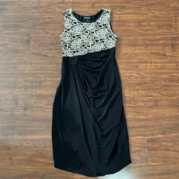 Black dress with lace top - Picture 2 of 10